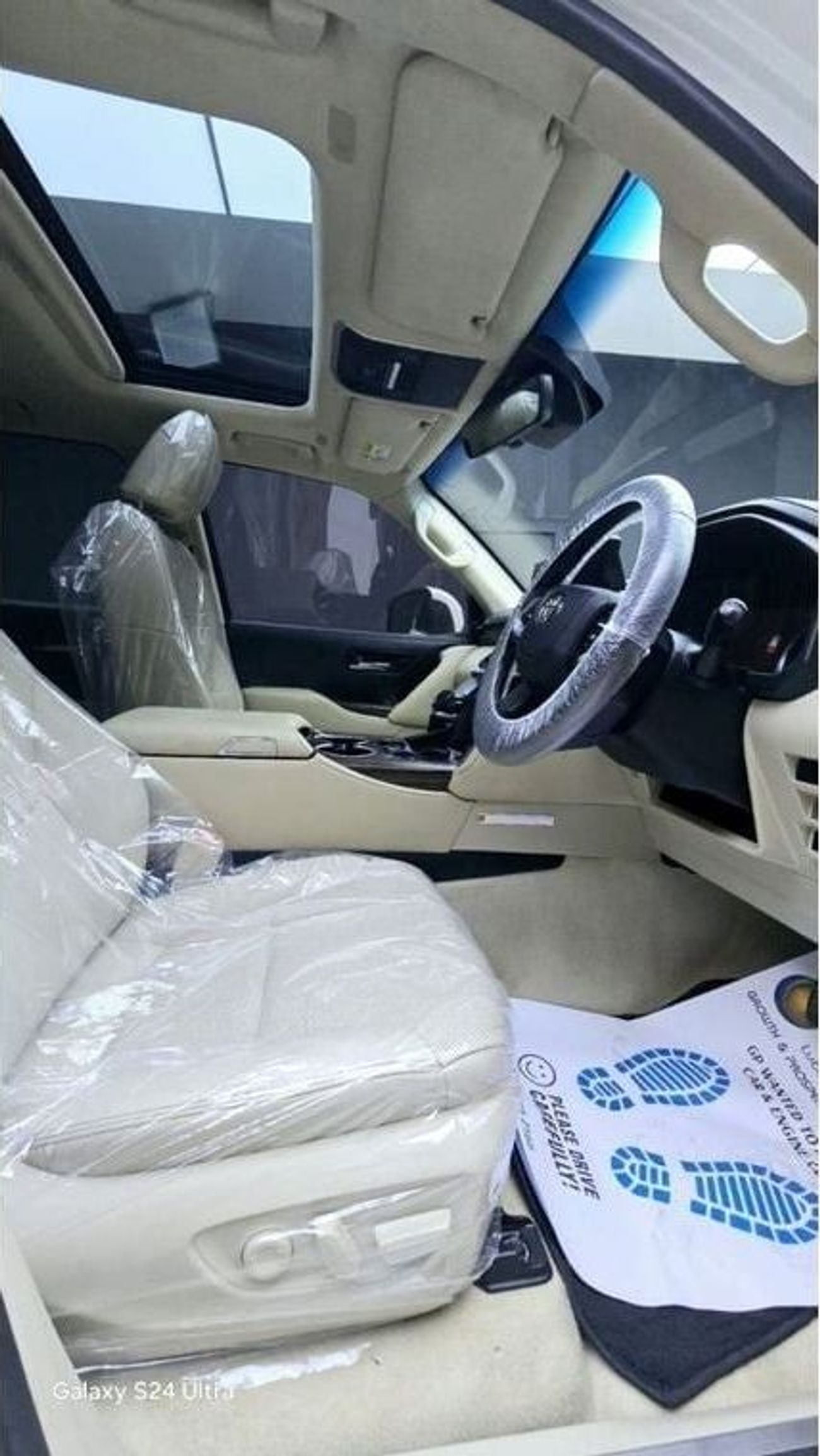 تويوتا لاند كروزر diesel 3.3 liter right hand drive in side beige sunroof leather seats