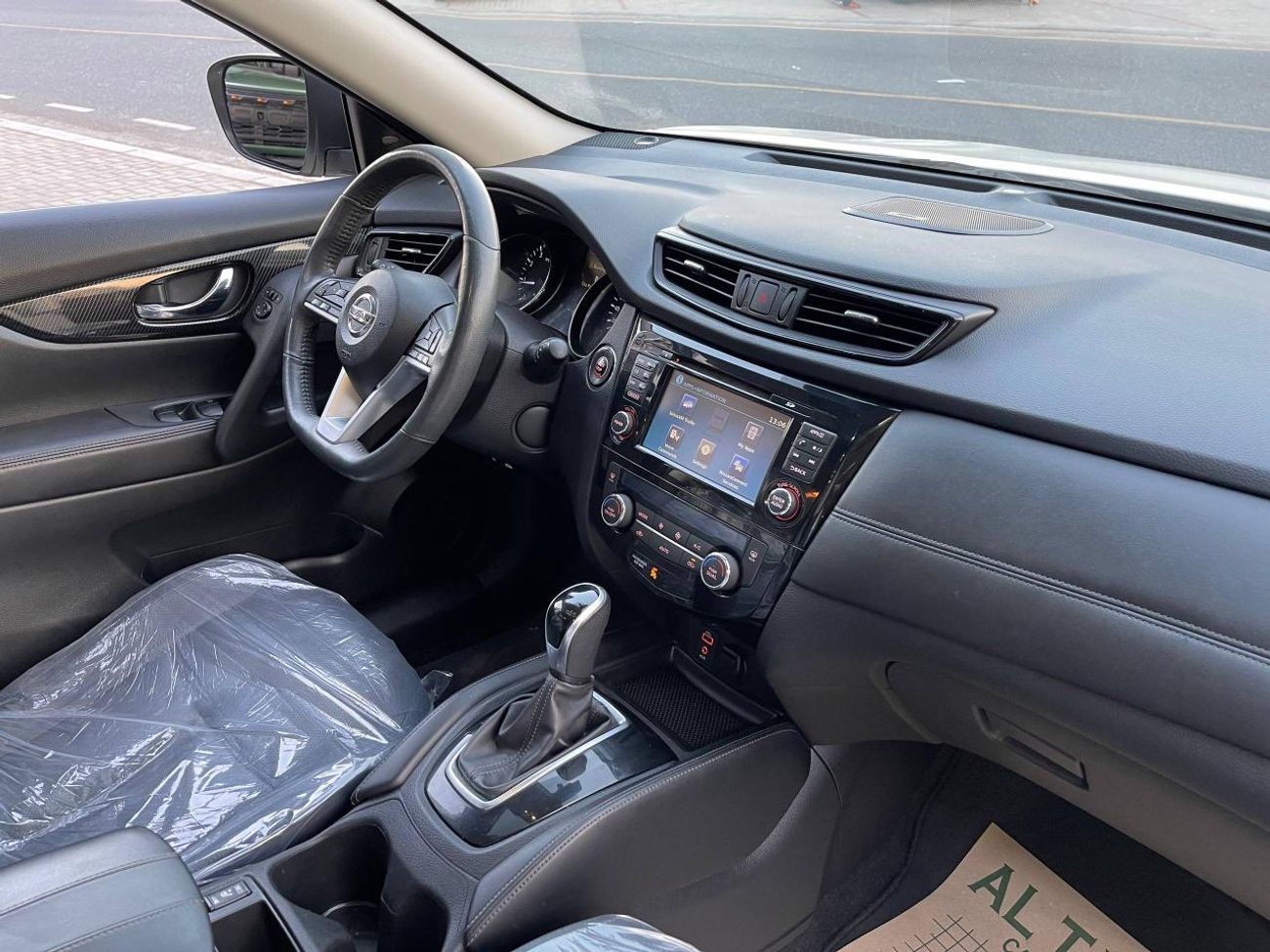 نيسان روج SL / AWD / 2.5 V4 / فتحة سقف بانورامية / كاميرا 360 درجة / رادار / نظام صوت BOSE