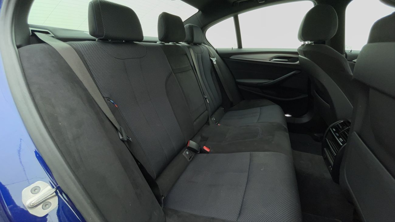 بي أم دبليو 520i M SPORT 2 | بدون دفعة مقدمة | اختبار القيادة في المنزل