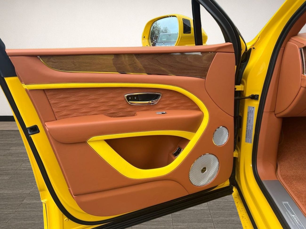 بنتلي بينتايجا 4.0-litre twin-turbo V8,641bhp (EXPORT ONLY) RIGHT HAND DRIVE