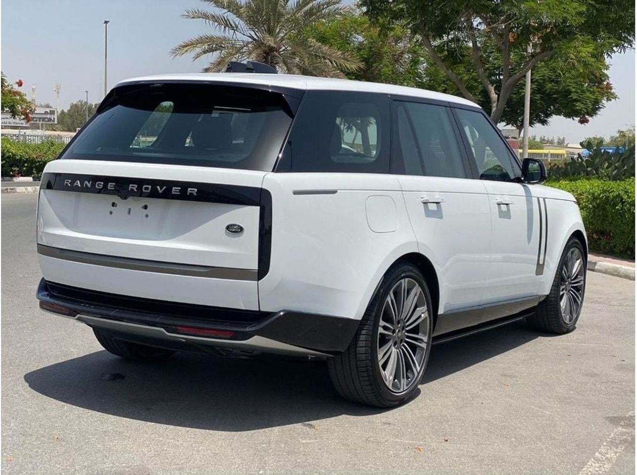 لاند روفر رينج روفر GCC SPEC UNDER WARRANTY AND SERVICE CONTRACT