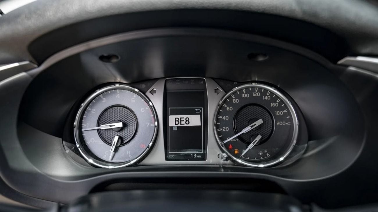 Toyota Hilux Toyota Hilux MT Sr5 2.7L petrol 2025 four wheels drives  4X4