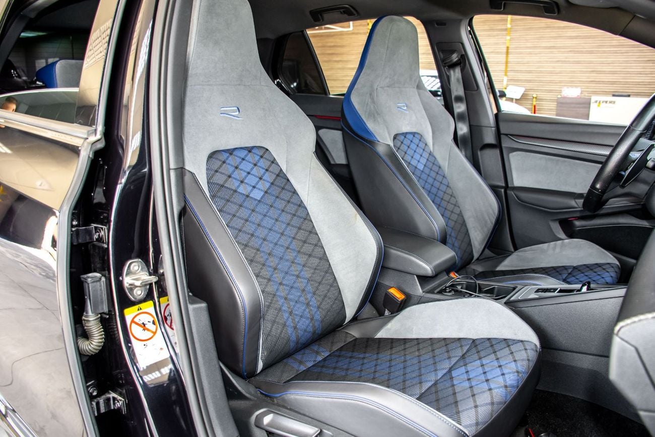 Volkswagen Golf R Base 2.0T