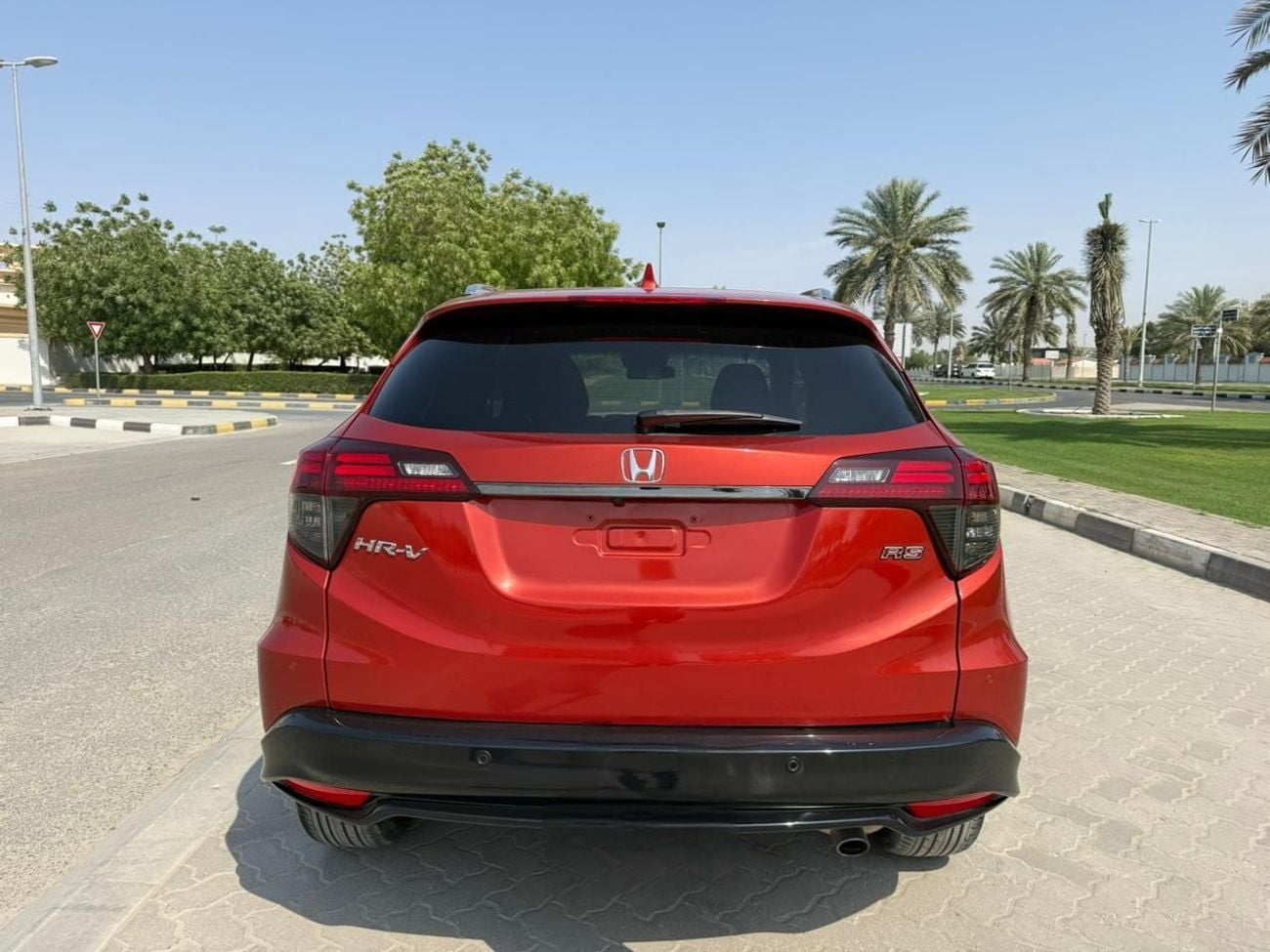 هوندا HRV RS 1.8L v4 petrol engine RHD 2WD Automatic transmission 5 Seats Suv with 5 doors