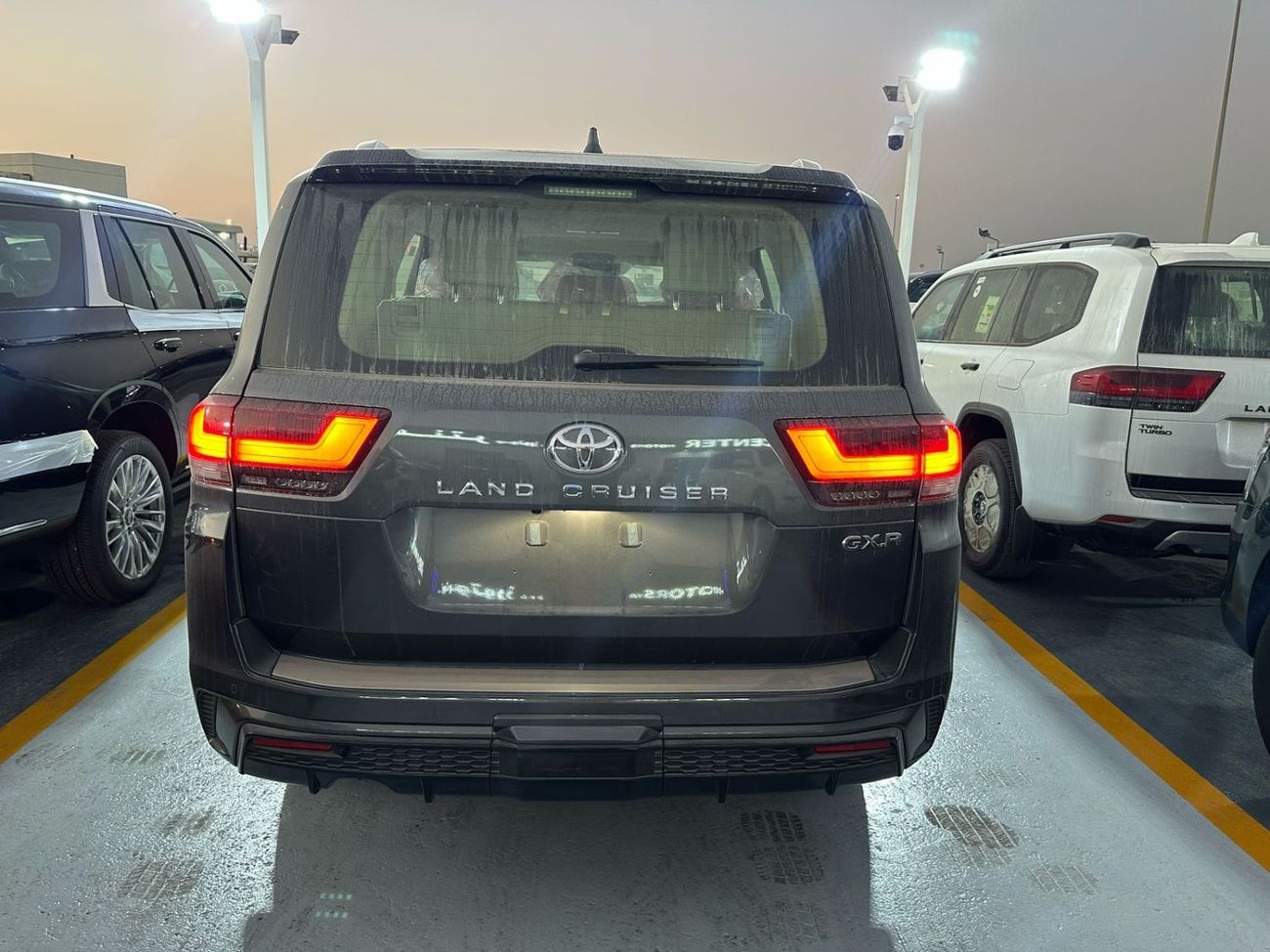 تويوتا لاند كروزر GXR3 3.5L FULL WITH JBL AND BIG KIT