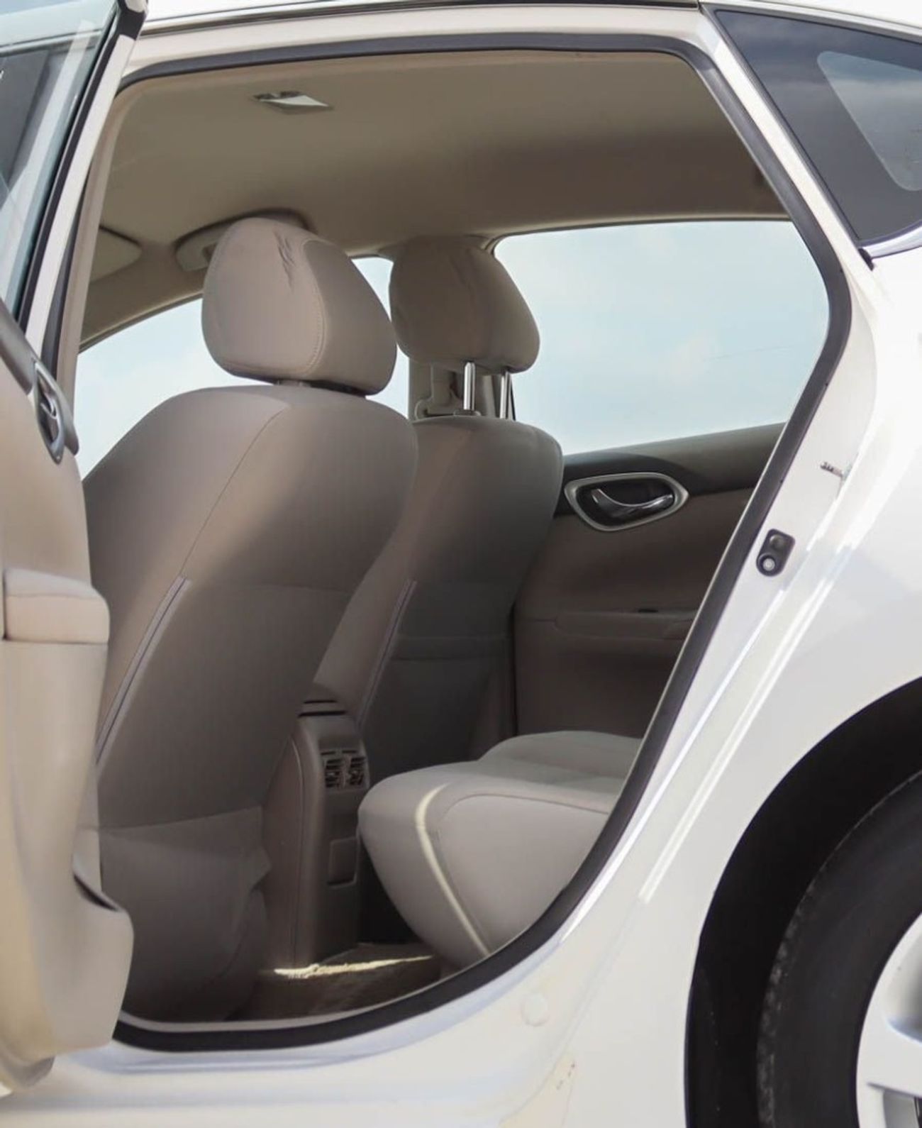 نيسان سنترا S 1.8L nissan sentra 1.8L 2020 GCC, original paint, accident-free, in excellent condition 747 P.M