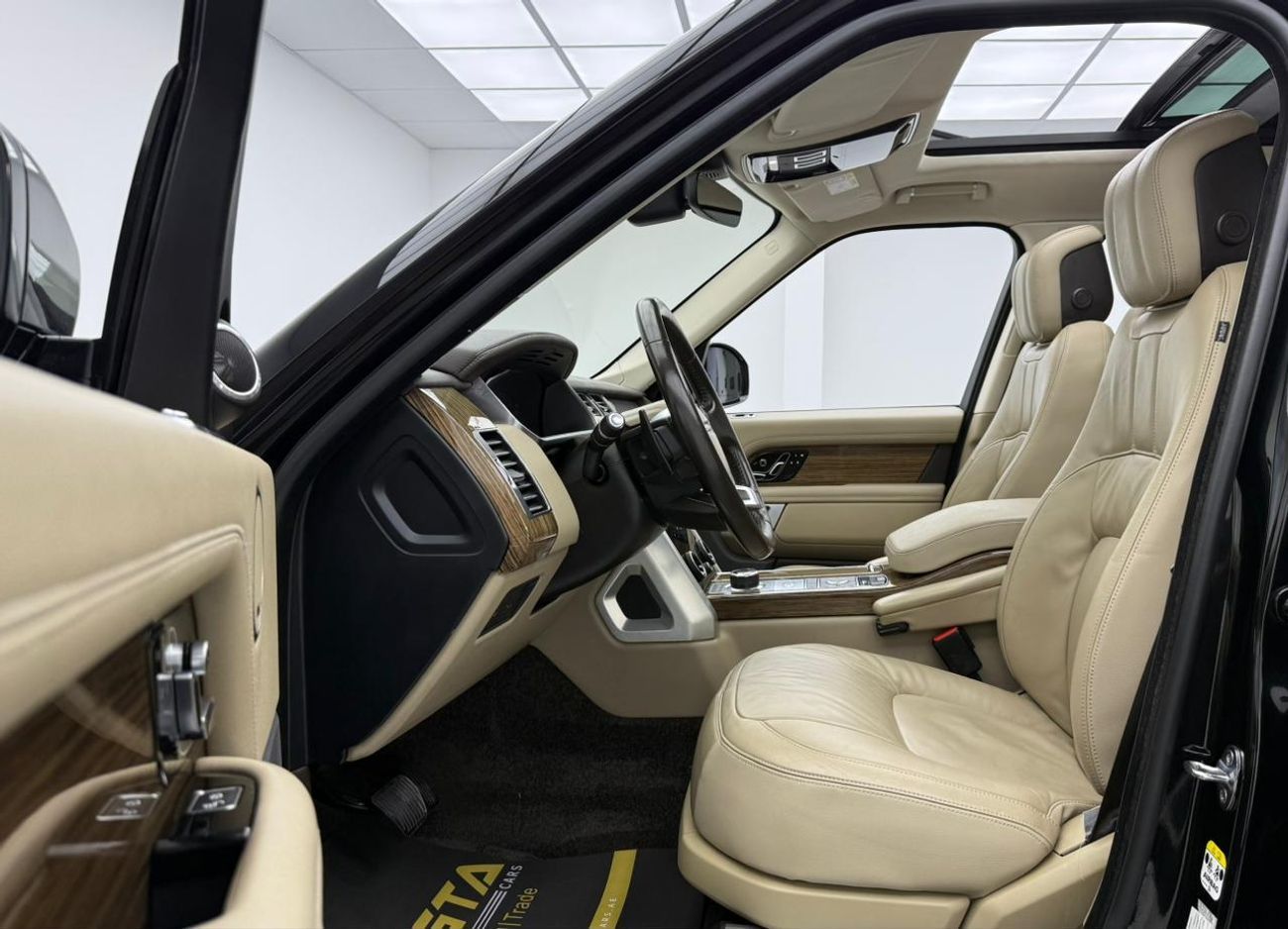 لاند روفر رينج روفر HSE 3.0L (380 HP) 2019 Range Rover Vogue HSE, Warranty, Full Service History, Fully Loaded, Excellen