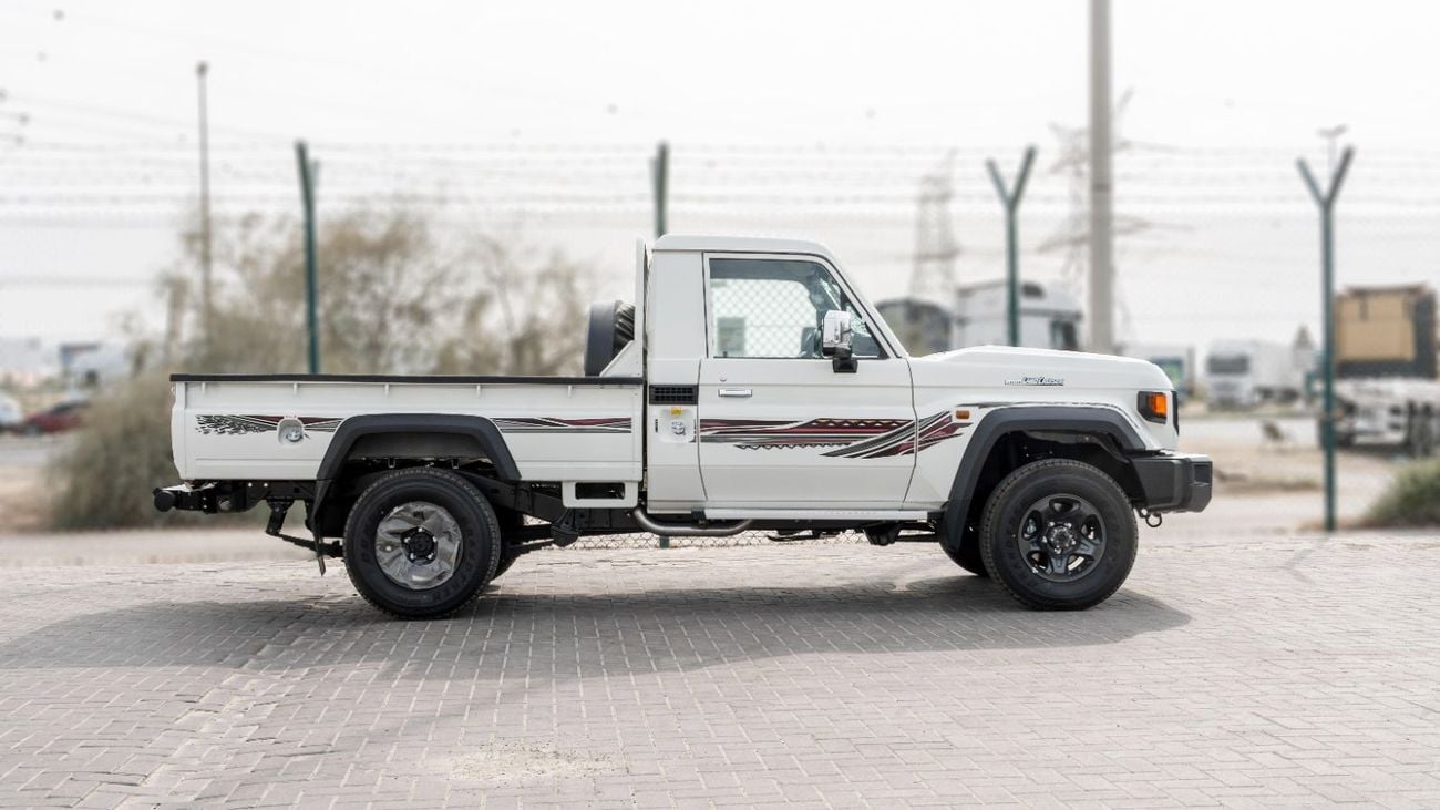 تويوتا لاند كروزر بيك آب 2026 Toyota LC79 2.8L MT Diesel (white-Brown)