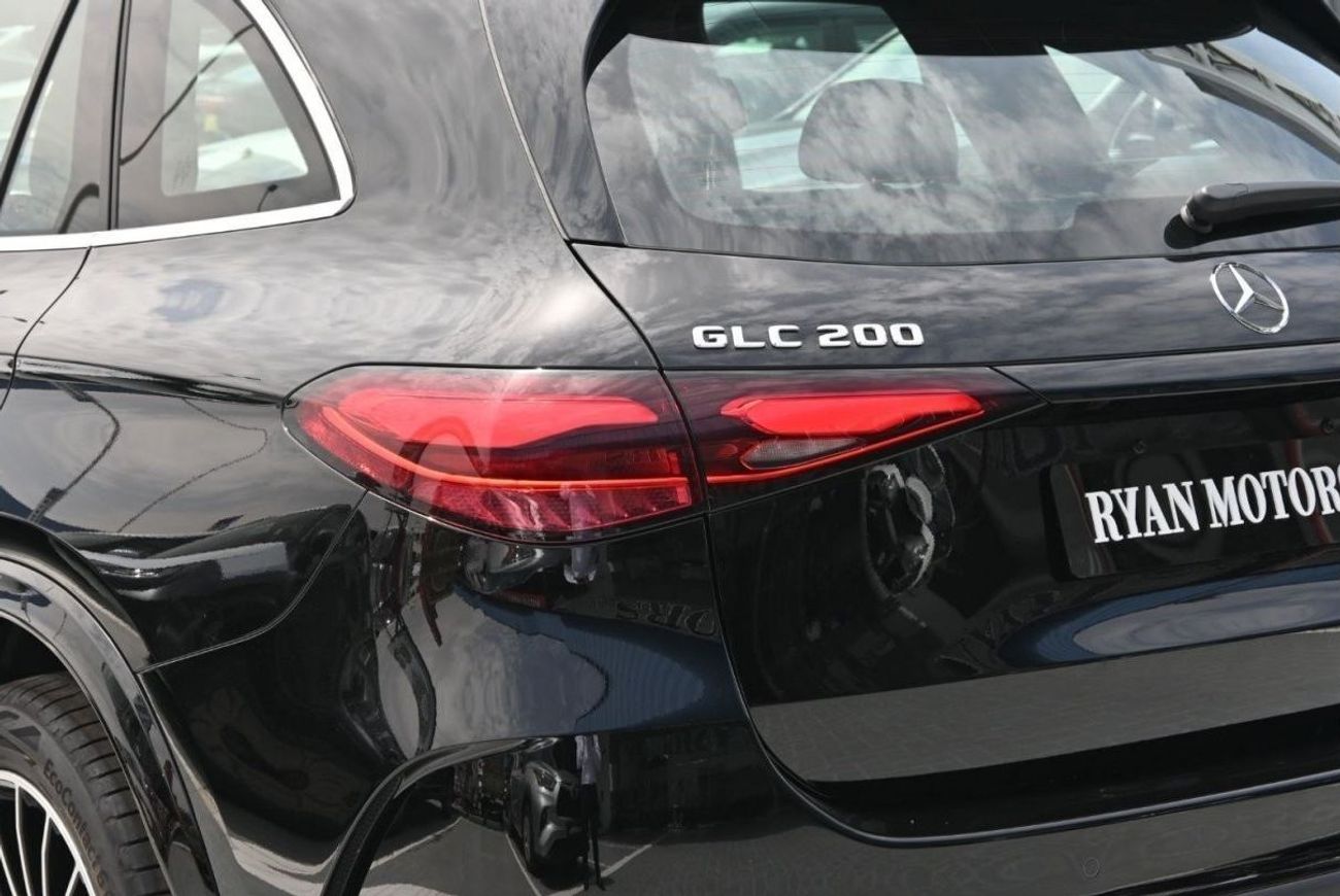 Mercedes-Benz GLC 200 Mercedes-Benz GLC 200 4Matic 2.0L 4WD, SUV, Model 2024 Color White