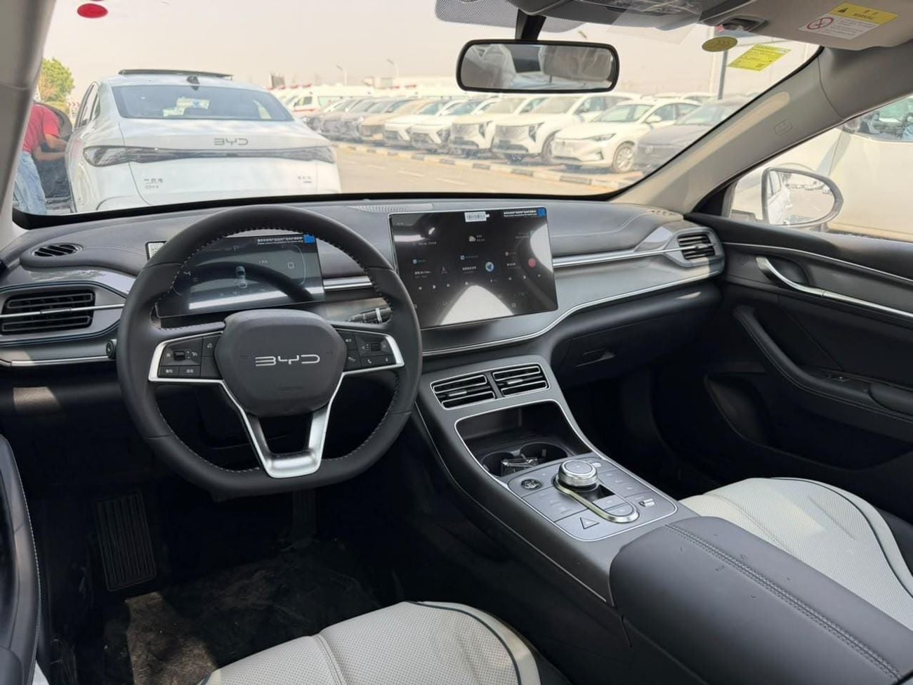 بي واي دي ديسترويار 05 موديل DMi55 لعام 2026 مع فتحة سقف