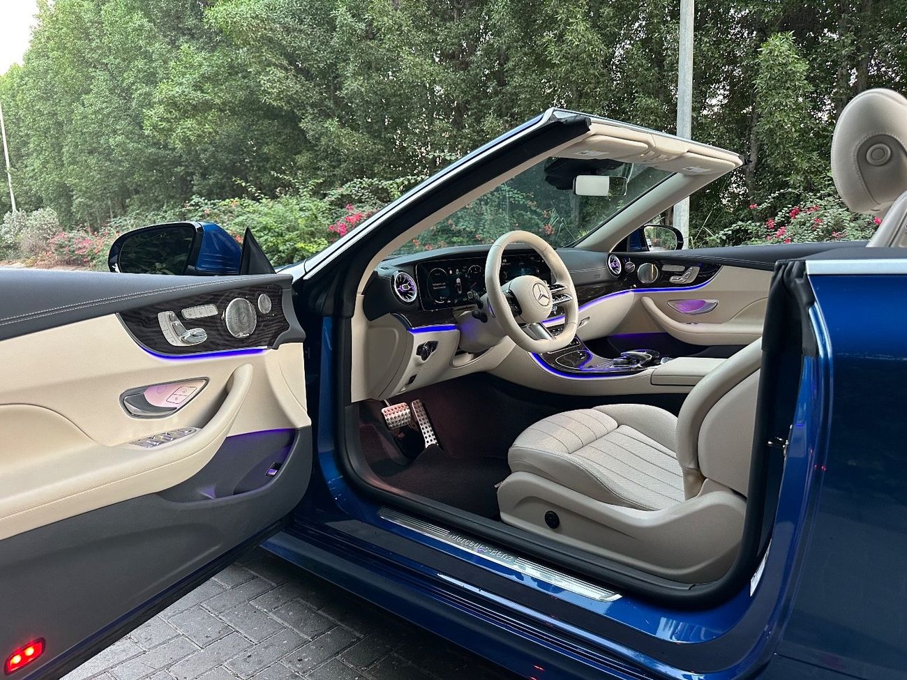 مرسيدس بنز E 450 3.0L V6 | 362 HP | 2023 | Convertible | 28000 KM | Excellent Condition | Full Option