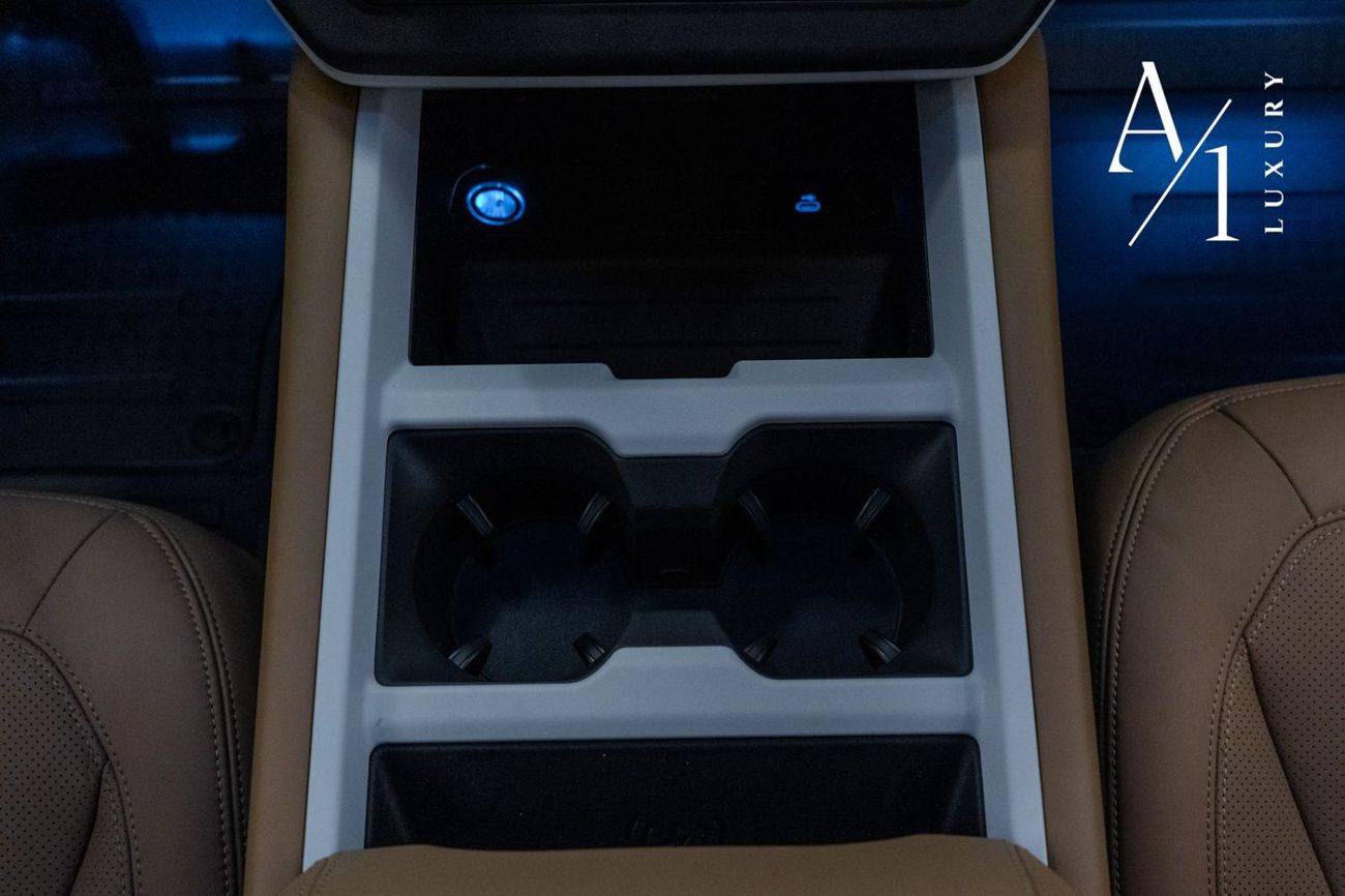 Land Rover Defender P400 110 X-Dynamic SE 3.0L (5 Seater) 2025 Defender, 5 Years Land Rover Warranty, Delivery Kms, GCC