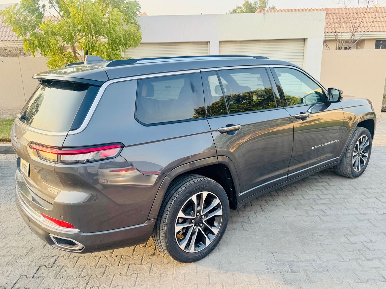 جيب جراند شيروكي Overland 3.6L