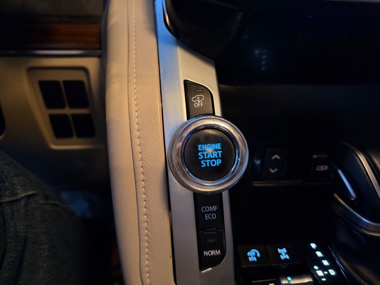 Toyota Land Cruiser GXR Landcruiser V6 4.0L Full Option 2018 Upgrade 2024