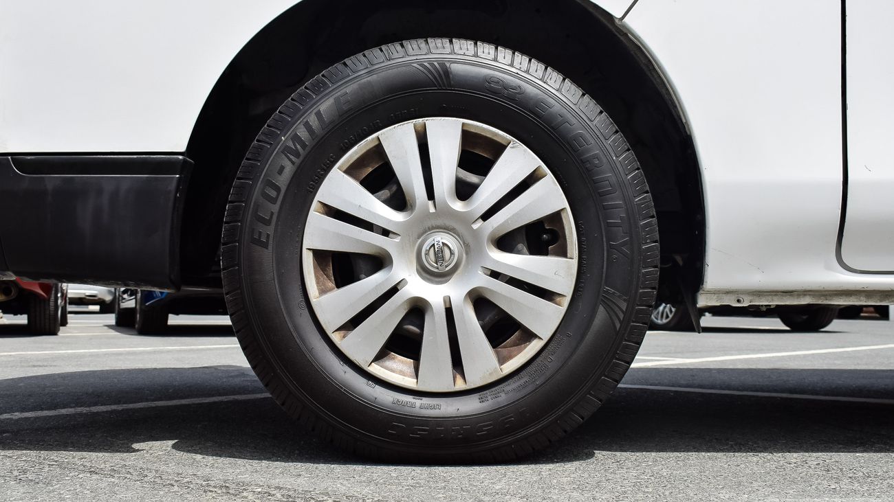 نيسان NV350 Van, 5 doors, Manual Gear, GCC specs, free accident