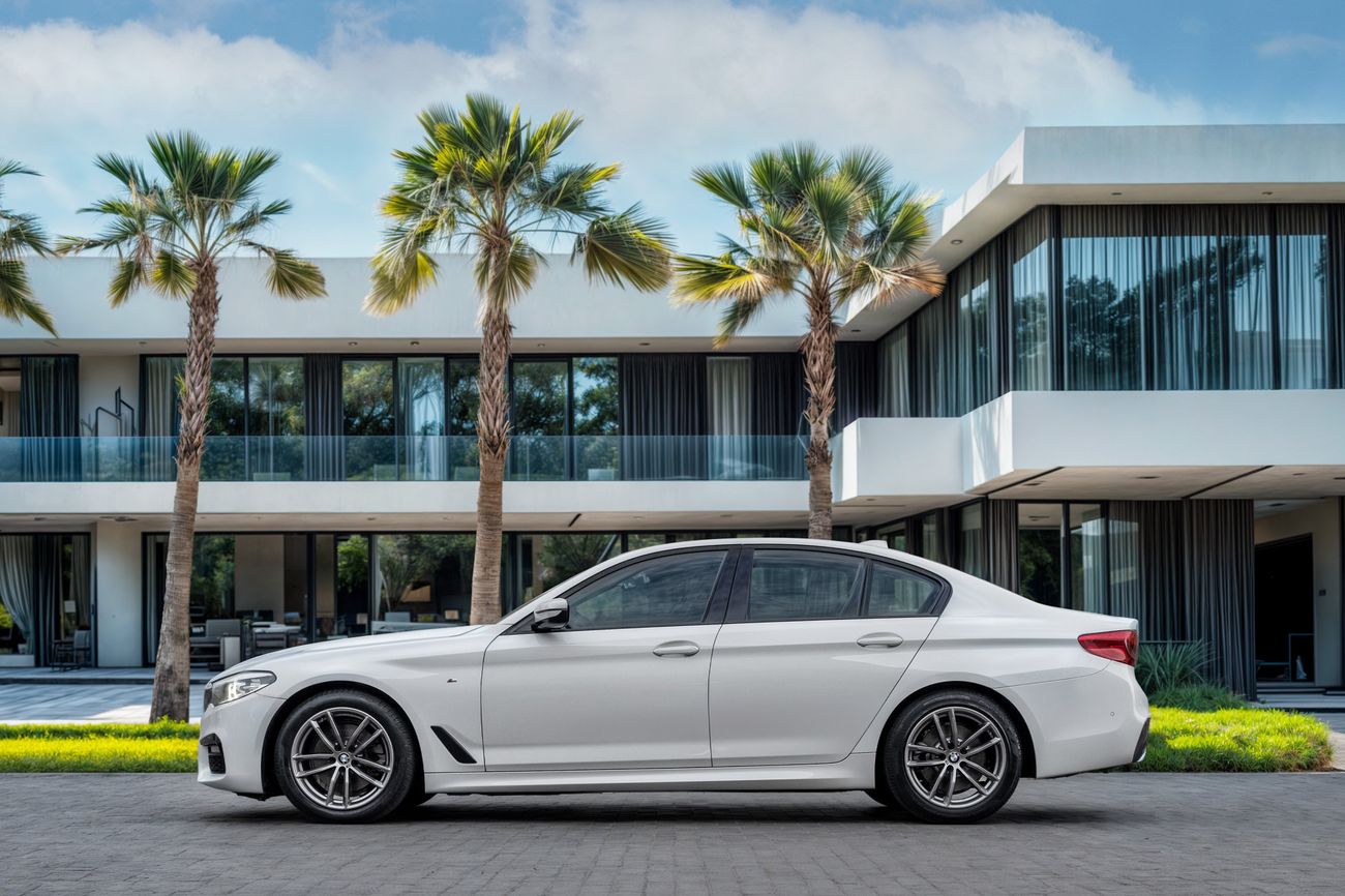 بي أم دبليو 520i 520i M-Kit | 2,155 P.M | 0% Downpayment | Alcantara Bucket Seats!