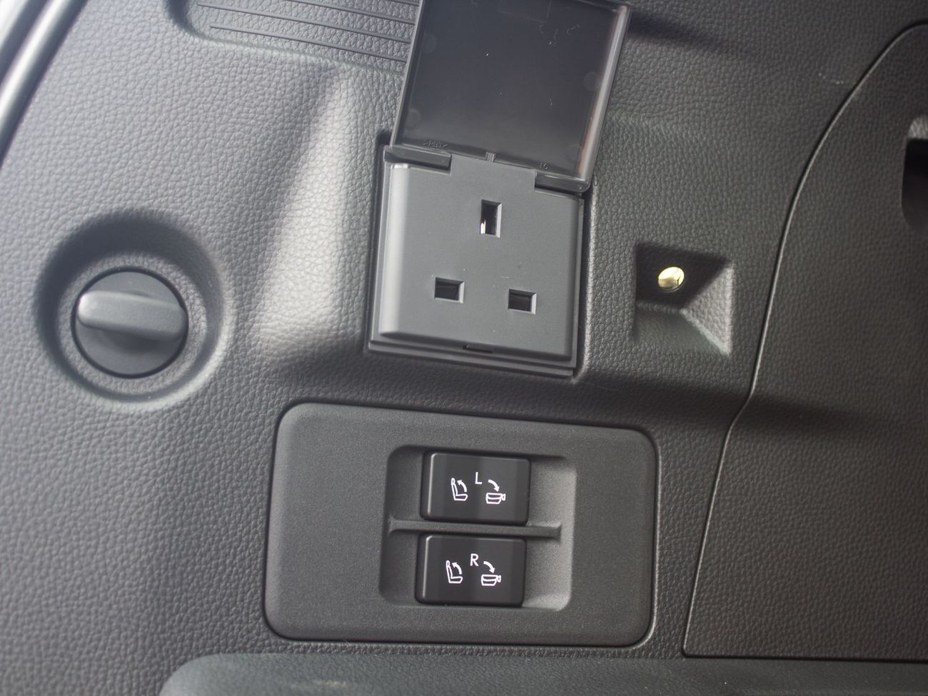 لكزس LX 700h EXPORT ONLY - LEXUS 700h 3.5L TWIN TURBO V6 TURBO SPORT