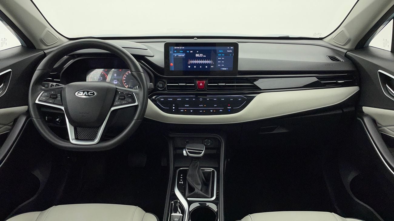 جاك JS4 INTELLIGENT LUXURY 1.5 | بدون دفعة مقدمة | اختبار قيادة مجاني للمنزل