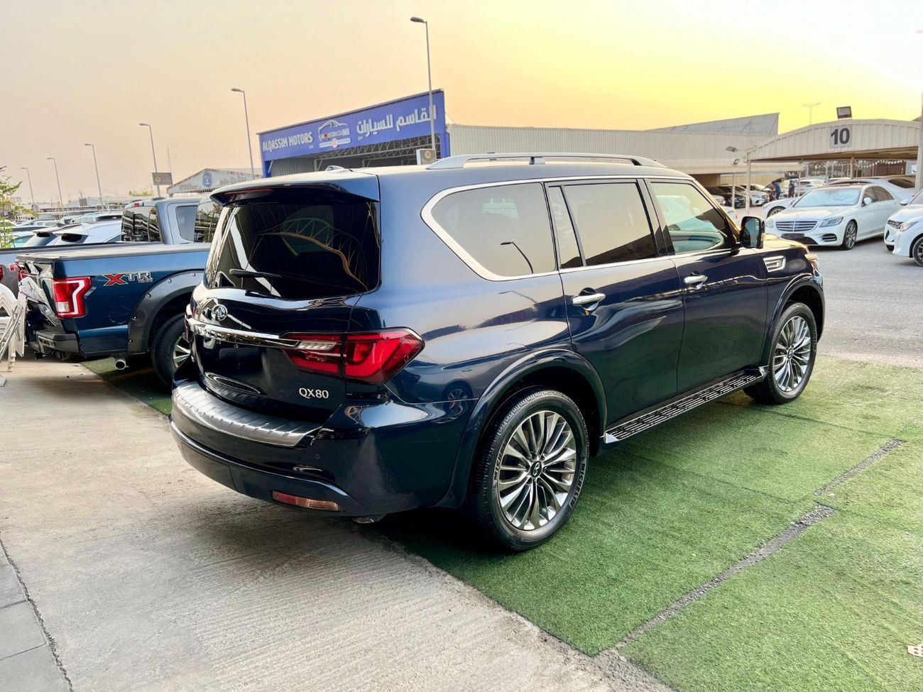 Infiniti QX80 Luxury 5.6L warranty one year bank financie available