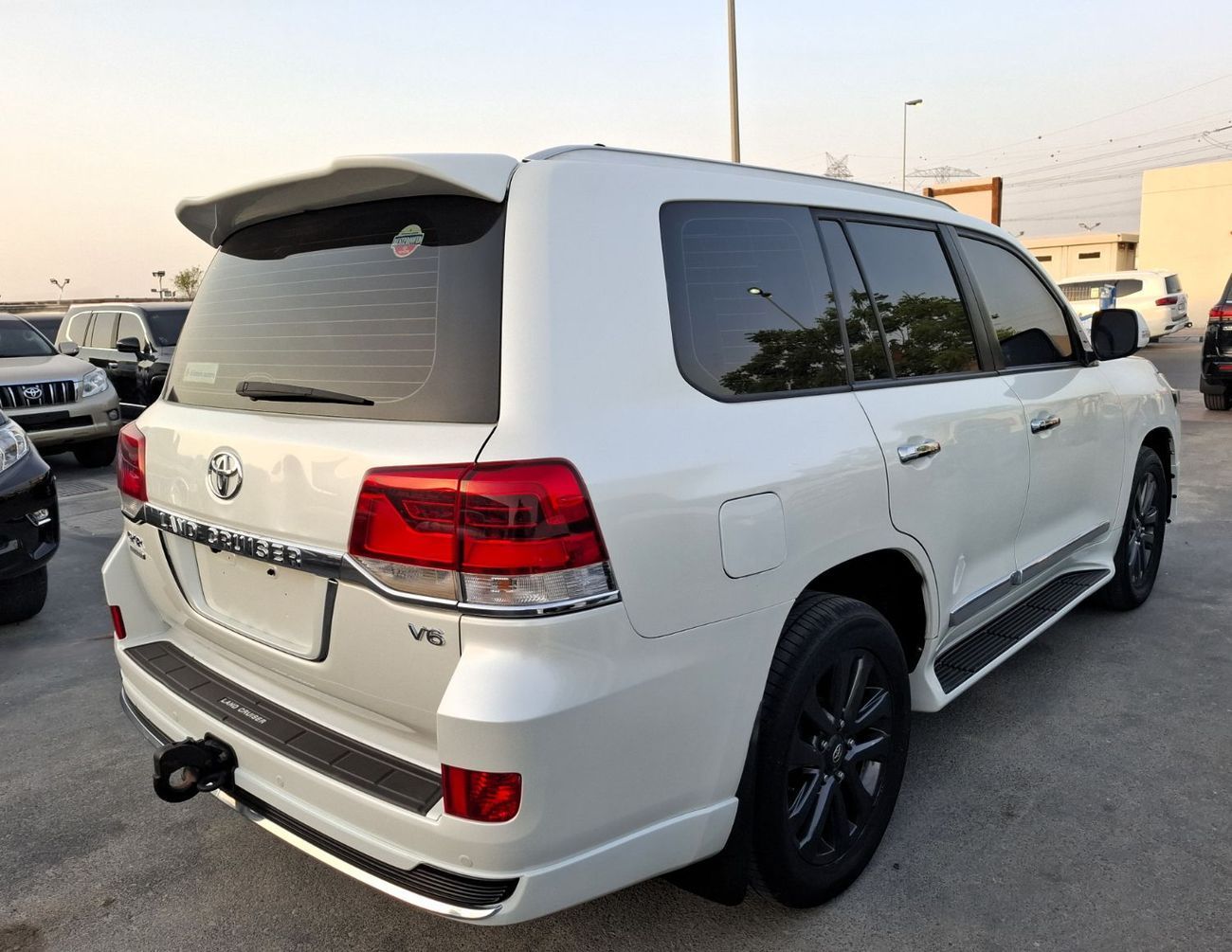 Toyota Land Cruiser GXR 4.0L (271 HP) 4WD Toyota Landcruiser GXR 4.0L 2019 White Petrol Original (Export Only)