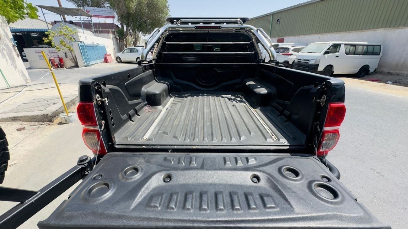 تويوتا هيلوكس -