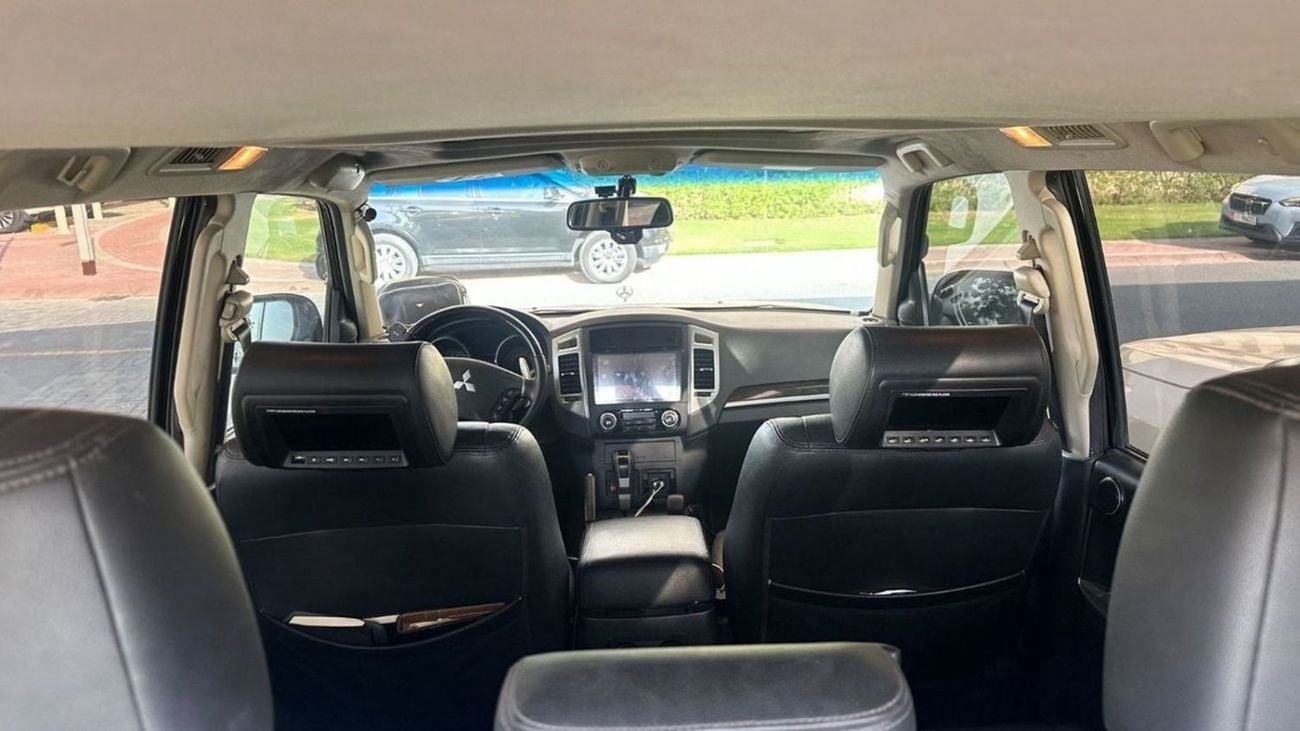 Mitsubishi Pajero GLS HIGHLINE Mitsubishi Pajero / Shogun / Montero 2015 GCC specs