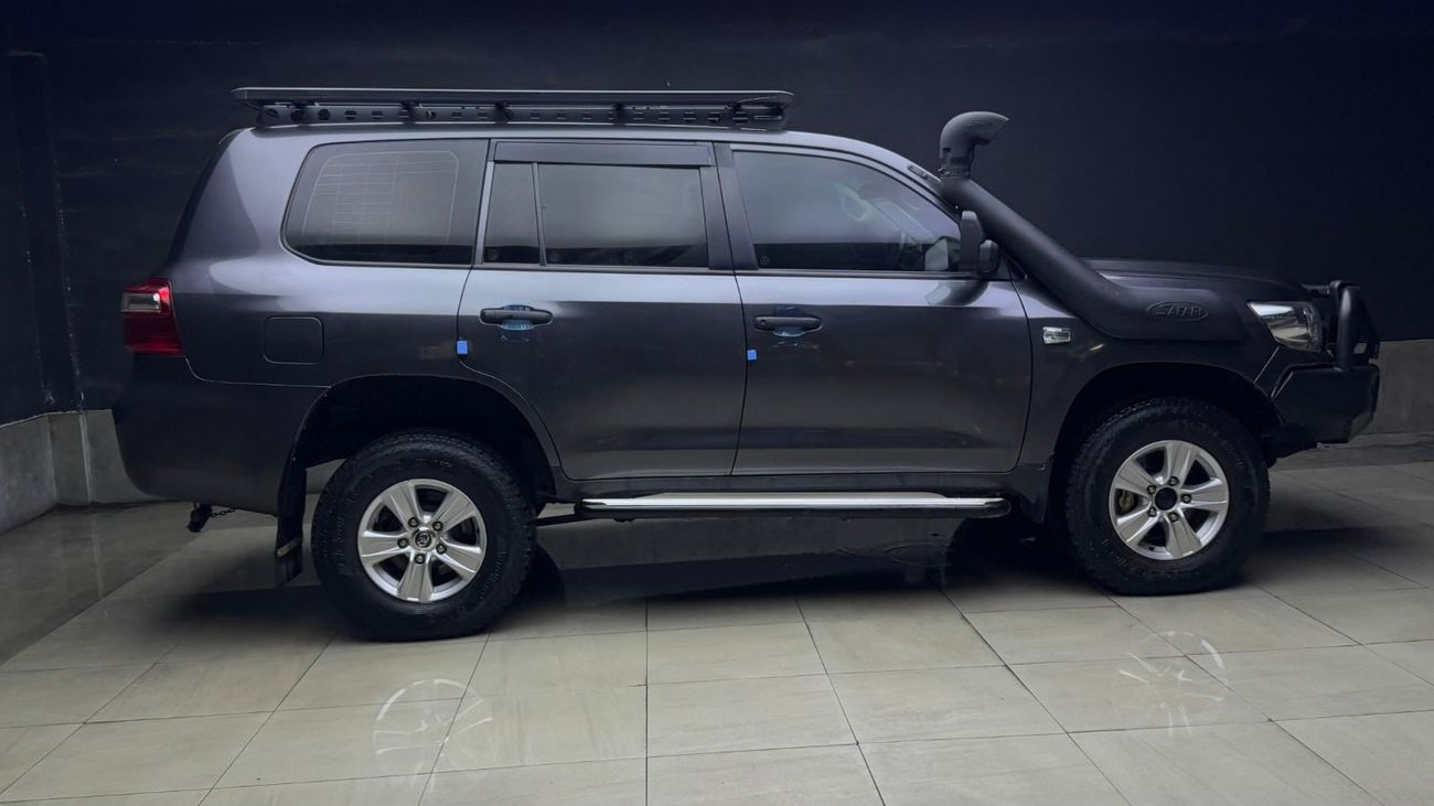Toyota Land Cruiser 4,5 Liter Diesel Right Hand Drive Automatic Drive Grey Color