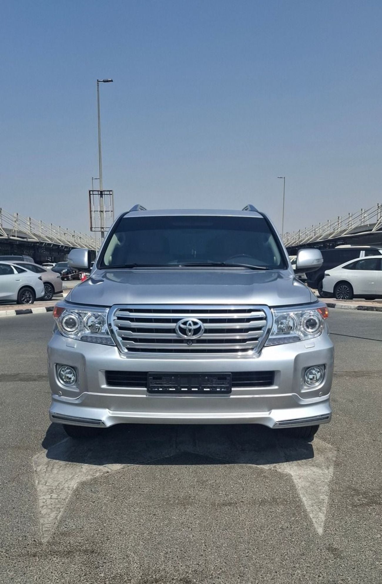 Toyota Land Cruiser VXR TOYOTA LANDCRUSIER VXR 5.7 L 2014 GCC TOYOTA LANDCRUSIER VXR 5.7 L  MODEL 2014  GCC SPECS  FULL OPTI