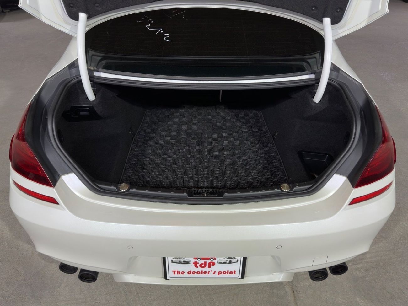 BMW M6 2016 4.4L | ONE OF ONE M6 | COMPETITION PACKAGE | CARBON CERAMIC BRAKES | FULLY LOADED