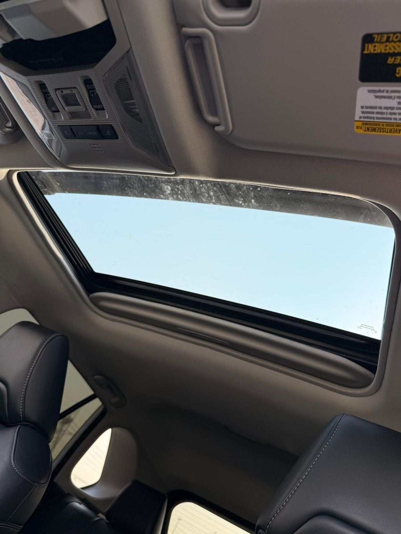 تويوتا راف ٤ Hybrid XLE AWD premium Full option | sunroof, leather seats, push start