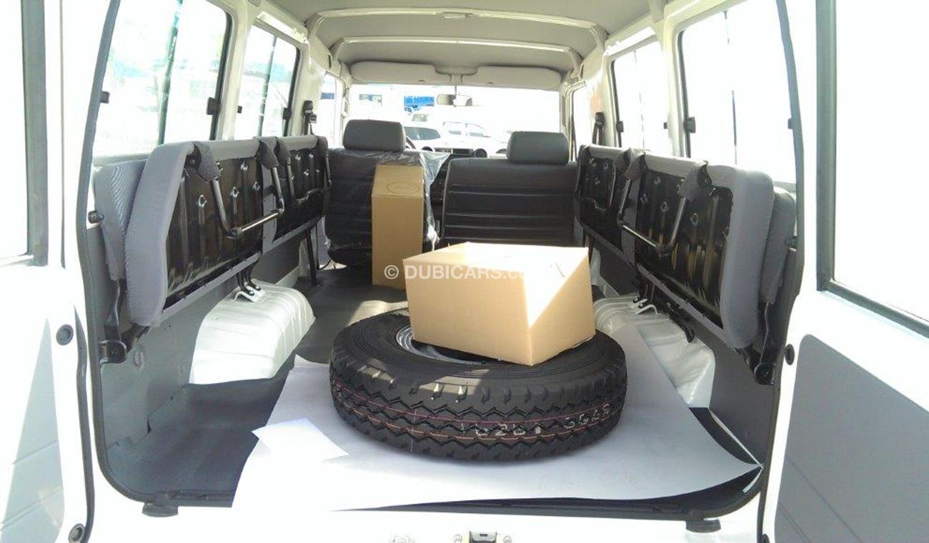 Toyota Land Cruiser 4.2L DSL, Hard Top 78 LX 13, Diesel, 13 Seats