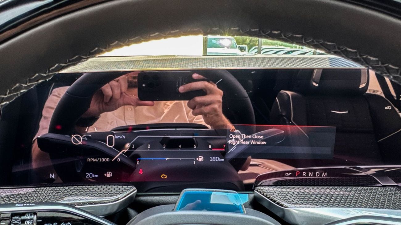 كاديلاك إسكالاد V Executive 6.2L V8 Supercharged 4WD 2026 Brand New American Specs