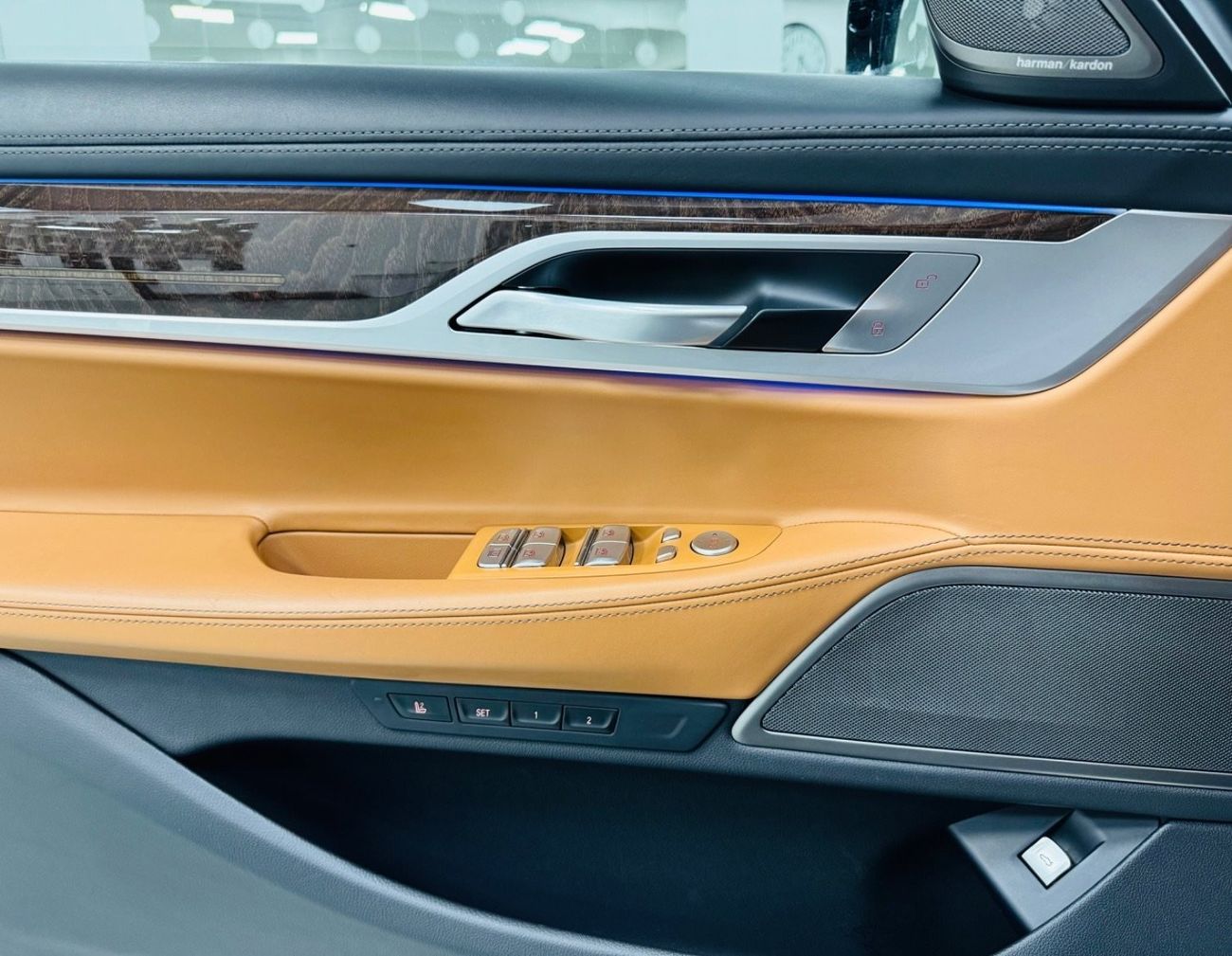 BMW 730Li Exclusive GCC .. FSH .. M kit .. Perfect Condition .. Warranty .