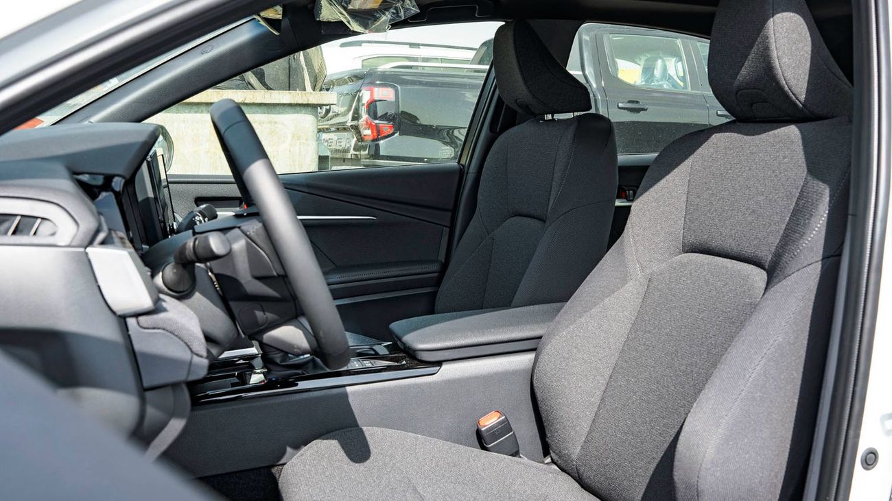 تويوتا كامري 2025 Toyota Camry 2.5L LE Hybrid with panorama roof AT