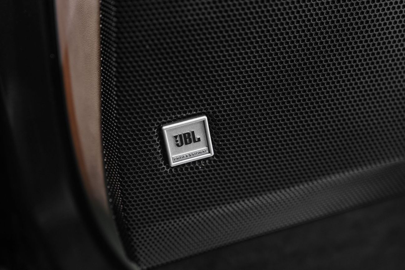 فيراري SF90 ستراديل JBL Audio, Very Low KM, Dealer Warranty + Service!!