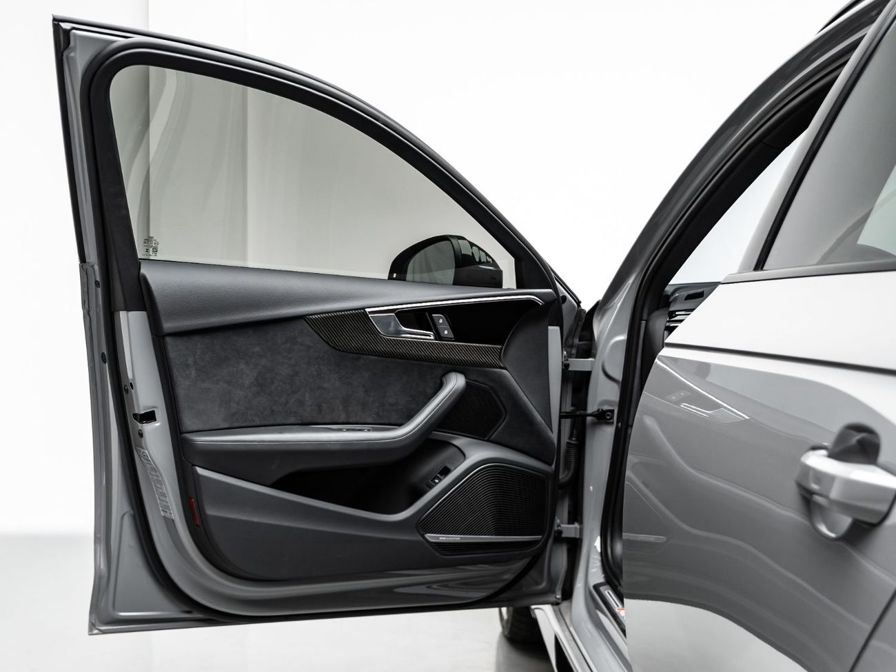 أودي RS4 2024 Audi RS4, 2027 Audi Warranty + 2029 Audi Service Contract, Carbon Bucket Seats, Low KMs, GCC