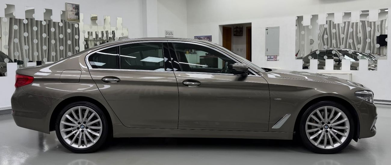 BMW 530i Luxury 2.0L