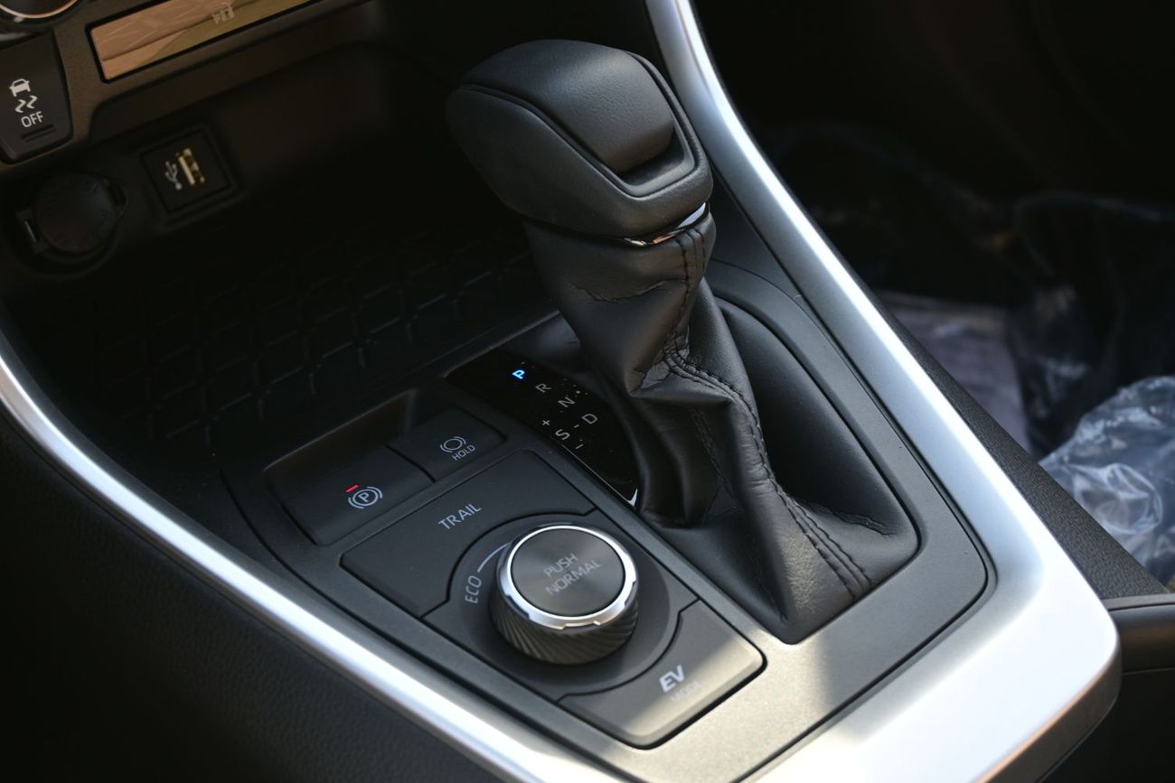 Toyota RAV4 Toyota RAV4 2.5L XLE-G Hybrid AWD, Model 2025 Color White