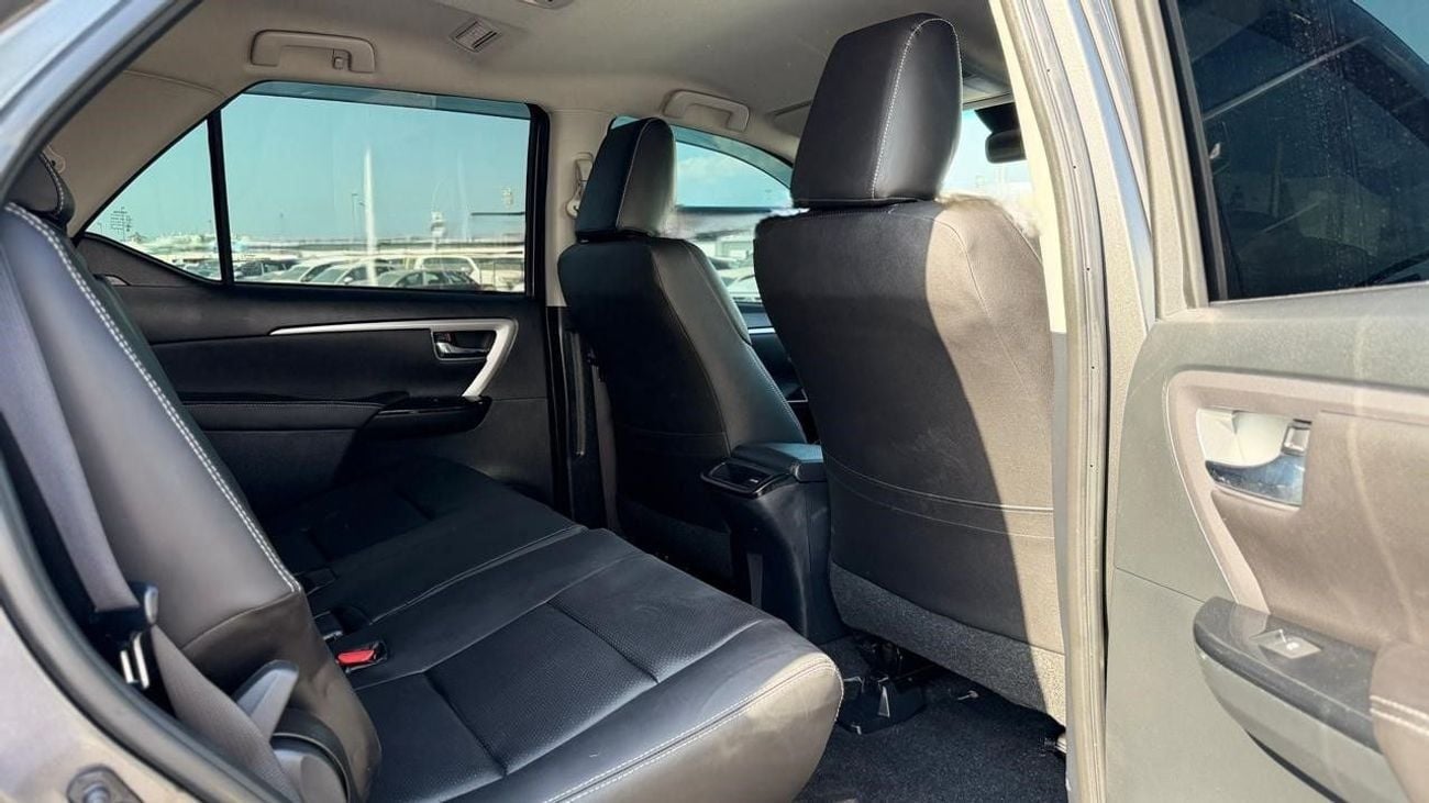 Toyota Fortuner ROOF MOUNTED LED LIGHTS | CONTROLLER SPEAKER MICROPHONE | PUSH START ENGINE | PARKING SENSOR | DIGIT