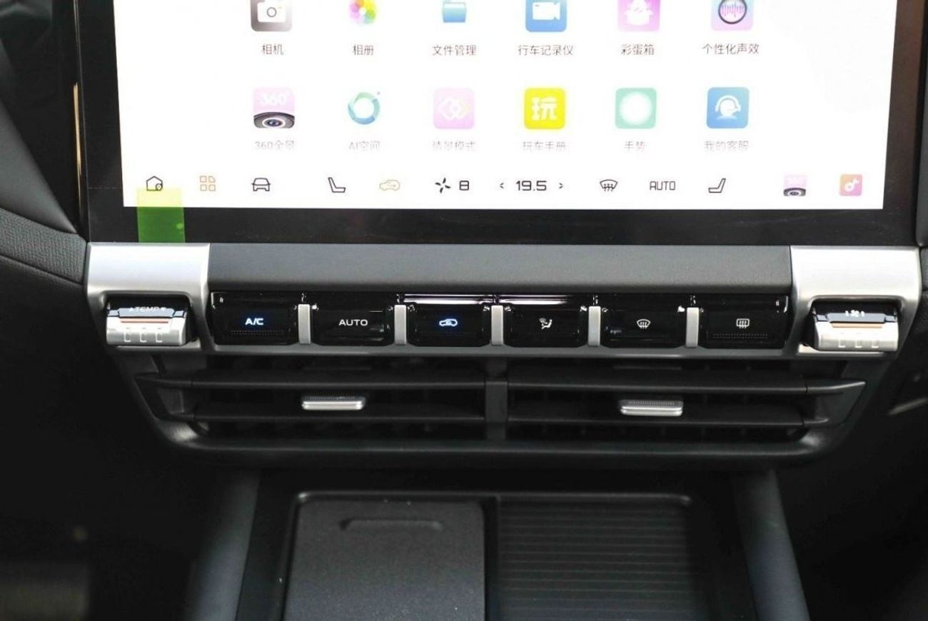 Changan Deepal G318 2024 Changan Deepal G318 Air Suspension - Plug-in Hybrid - White inside Black