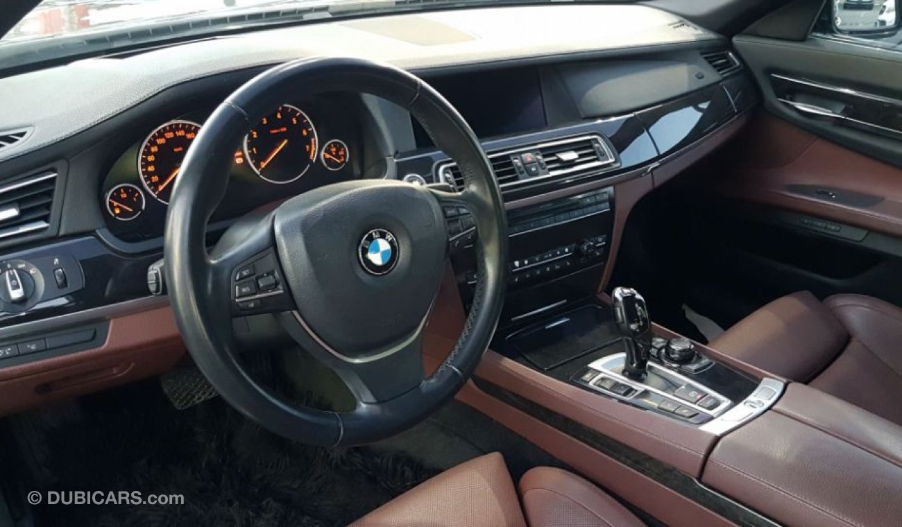 BMW 750Li Li 2011 model full option Gulf condition agency