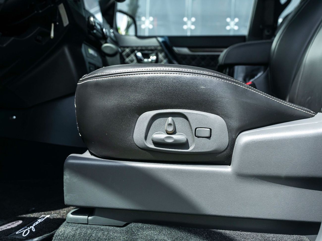 ميتسوبيشي باجيرو AED 2,044 PM • 3.8L PAJERO SIGNATURE - FINAL EDITION • ZERO KMS • MITSUBISHI WARRANTY UNTIL 2027