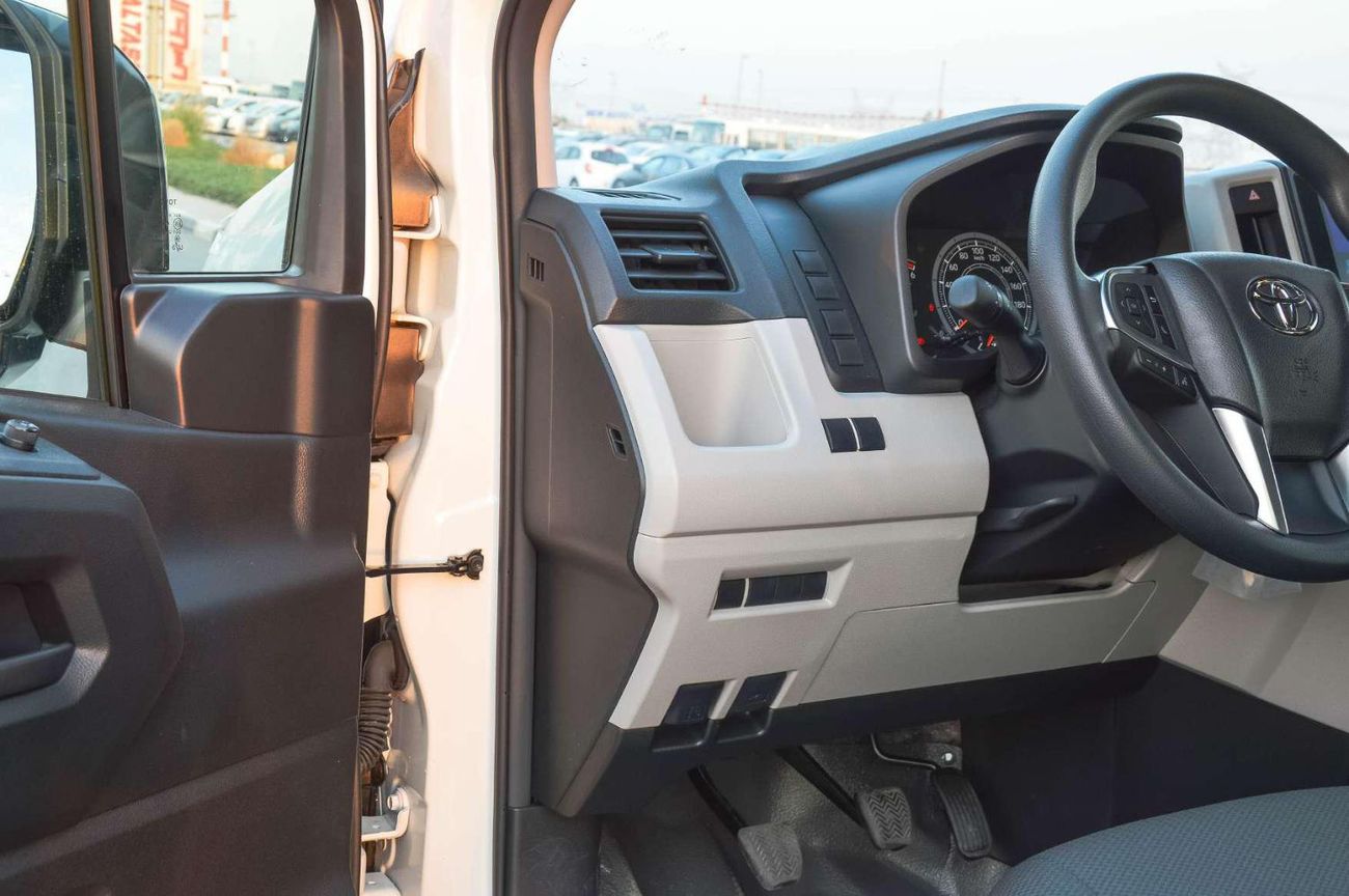 Toyota Hiace TOYOTA HIACE 2.8L FWD DIESEL MINIVAN 2026