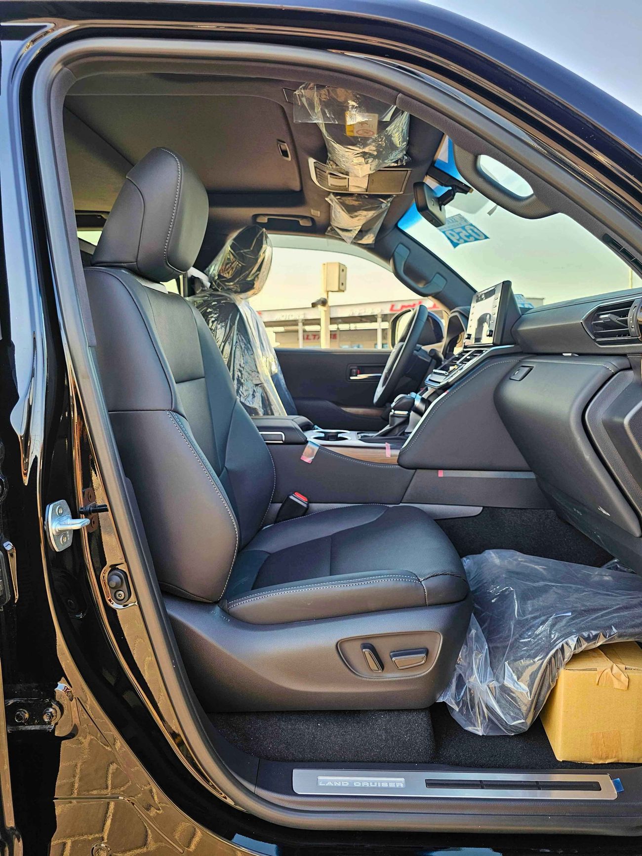 تويوتا لاند كروزر GXR 3.5L Twin Turbo / High Option / Leather Power Seats (CODE # 67992)