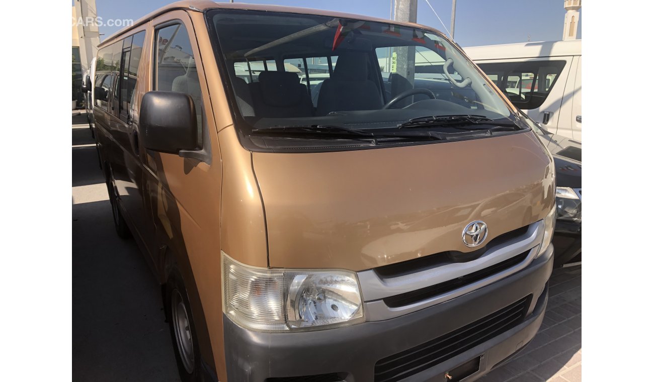 تويوتا هاياس Toyota Hiace Bus 13 str, model:2008. free of accident. only done 45000 km