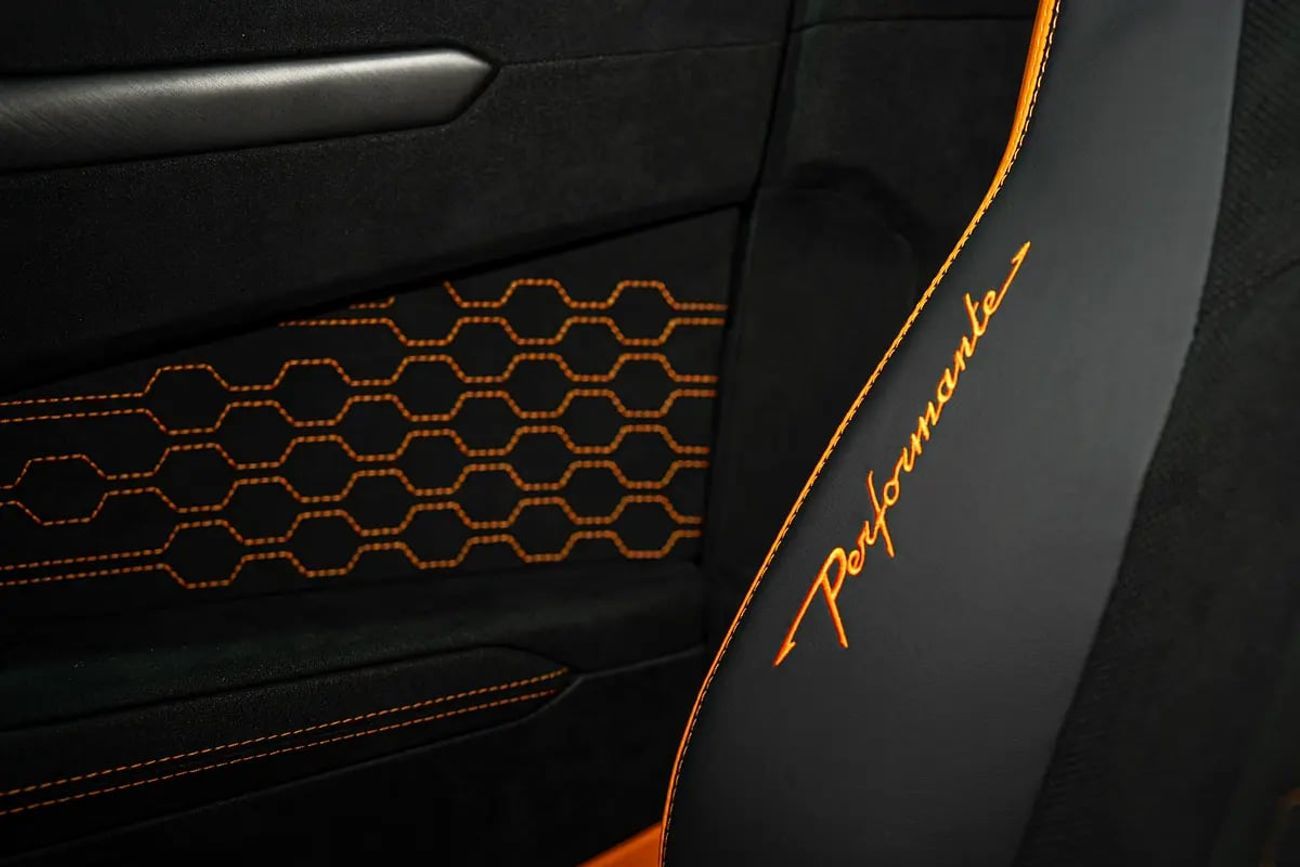 Lamborghini Urus 4.0T V8 Performante PERFORMANTE | FULL CARBON INT/EXT | EXTENDED PERFORMANTE TRIM | SUNSHINE PACKAGE
