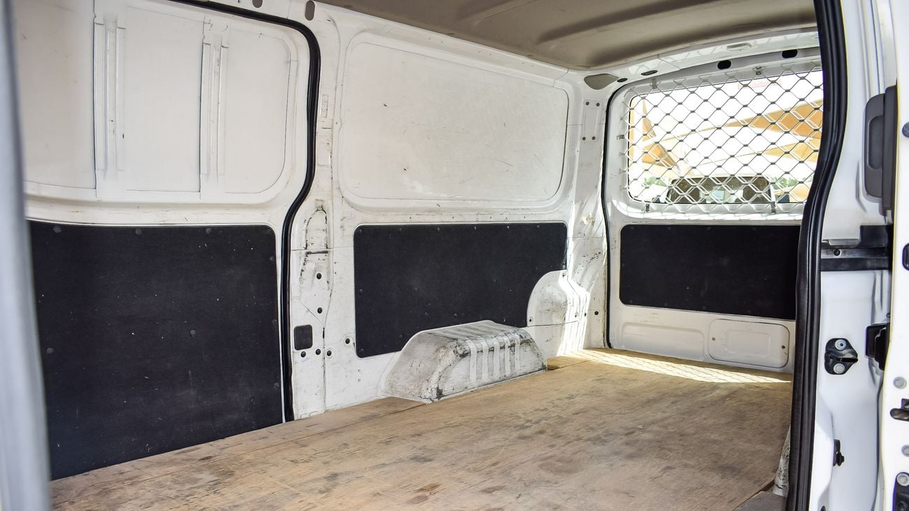 نيسان NV350 Van, 5 doors, Manual Gear, GCC specs, free accident