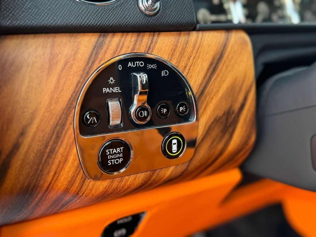 Rolls-Royce Cullinan Rolls-Royce Cullinan 2019 GCC VIP SEATS (ILLUMINATED CRYSTAL SPIRIT OF ECSTASY)