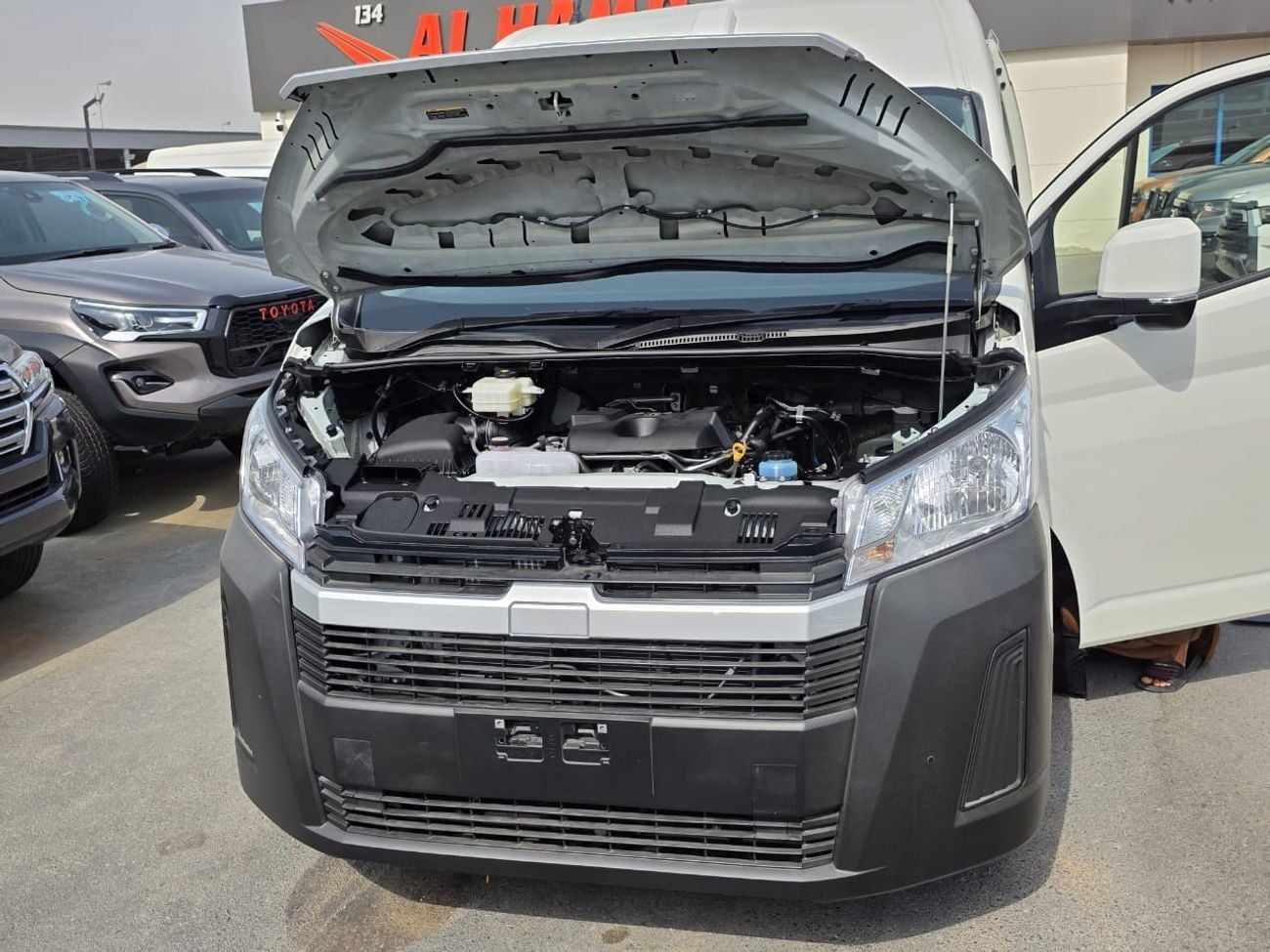Toyota Hiace DLS - STD ROOF 2019 HIACE DIESEL RIGHT HAND 2.8 LITER AUTOMATIC 5 DOORS