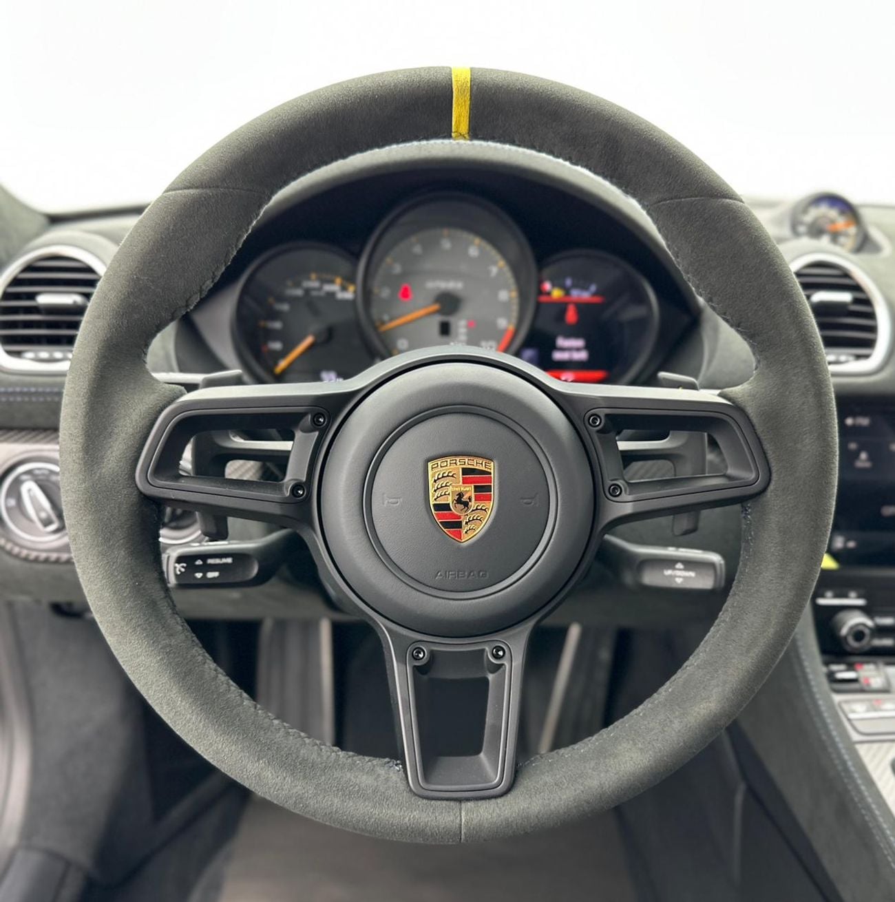 بورش كايمان 718 GT4 RS 2025 Porsche 718 Cayman GT4 RS Weissach Package, Feb/2027 Porsche Warranty, Excellent Condition, GCC